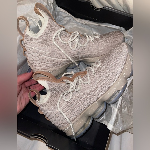 LeBron XV "Ghost" - Picture 3 of 5